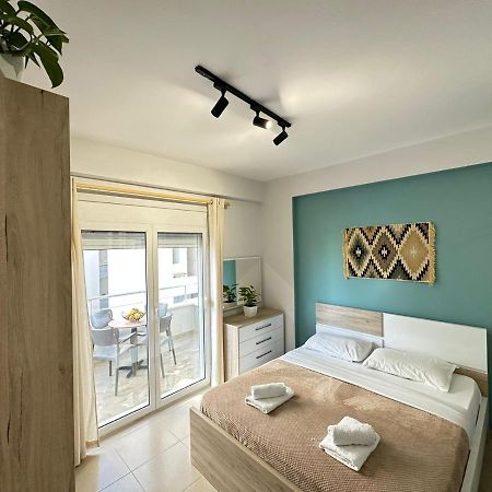 Trea Accomodations - On Private Beach With Sunbed & Umbrella فلورا المظهر الخارجي الصورة