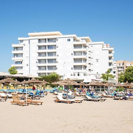 Trea Accomodations - On Private Beach With Sunbed & Umbrella فلورا المظهر الخارجي الصورة
