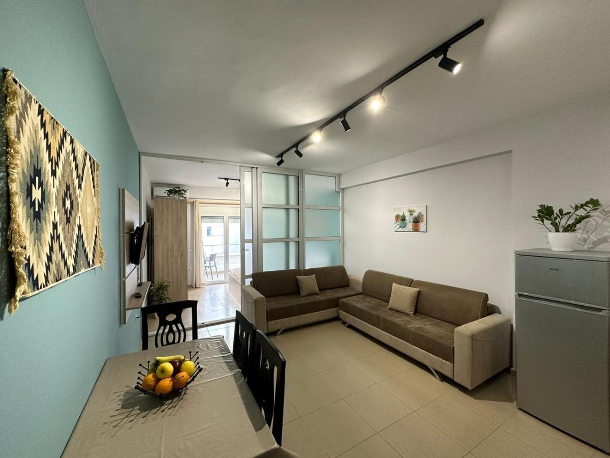 Trea Accomodations - On Private Beach With Sunbed & Umbrella فلورا المظهر الخارجي الصورة