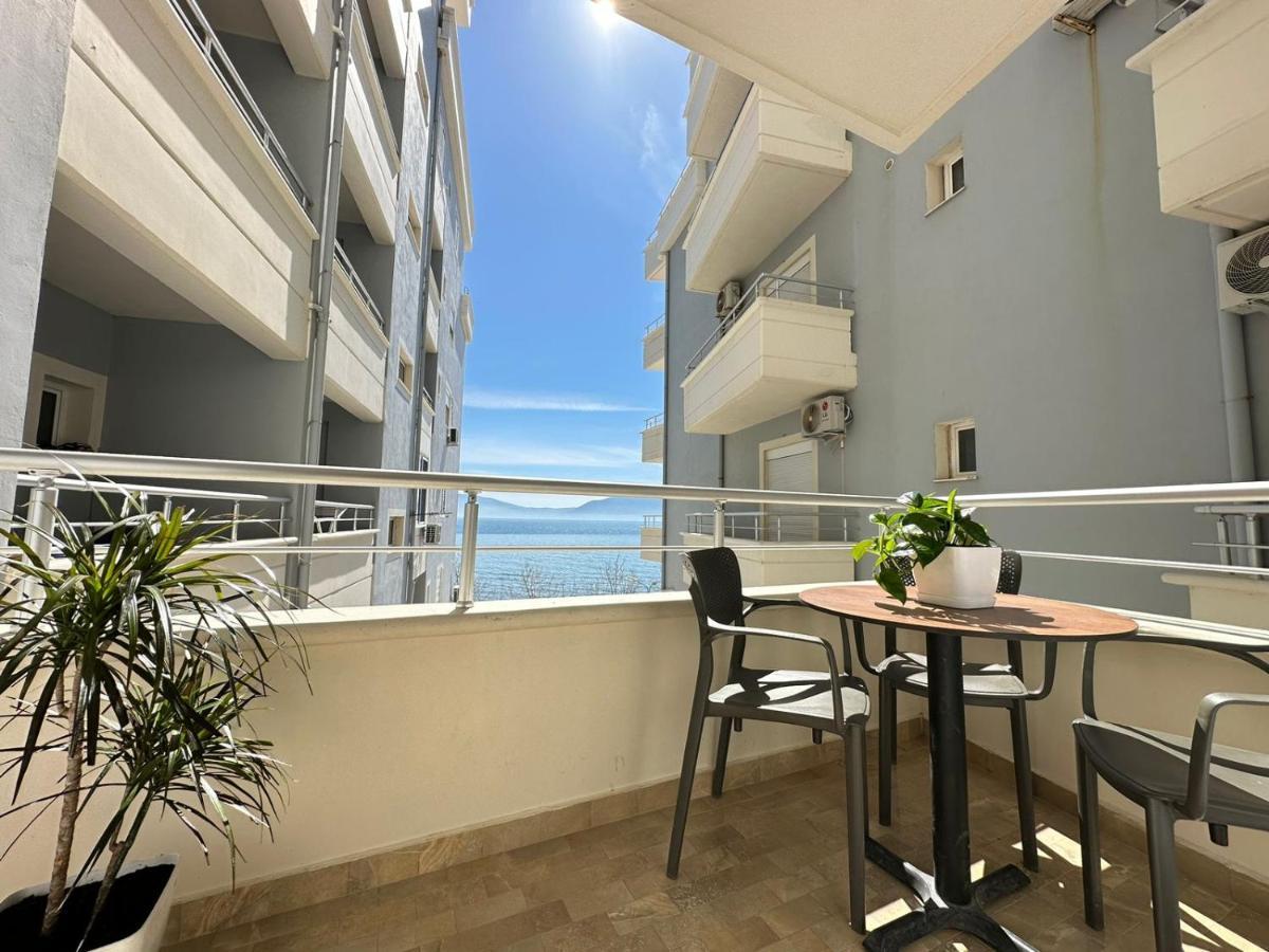Trea Accomodations - On Private Beach With Sunbed & Umbrella فلورا المظهر الخارجي الصورة