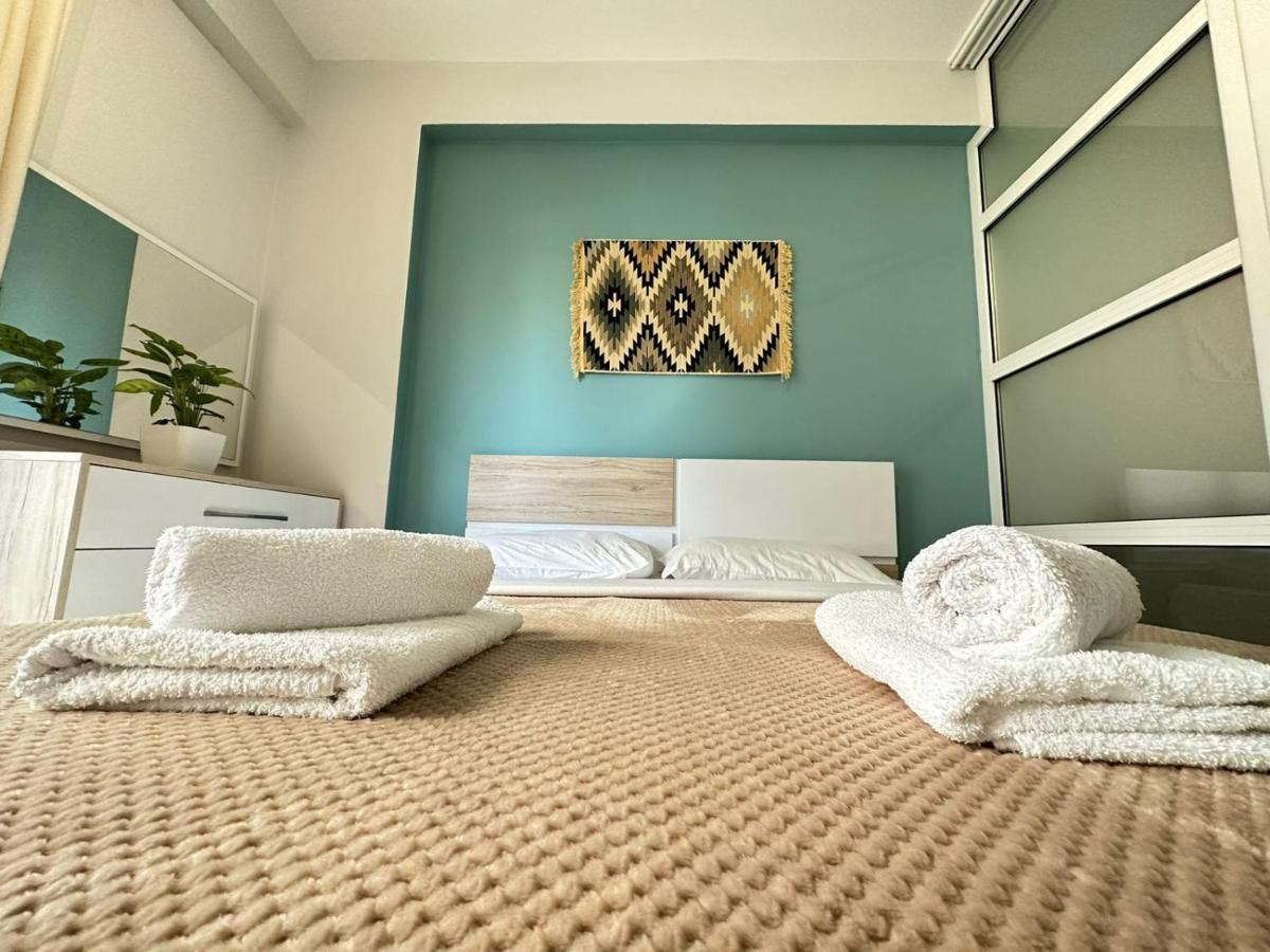 Trea Accomodations - On Private Beach With Sunbed & Umbrella فلورا المظهر الخارجي الصورة