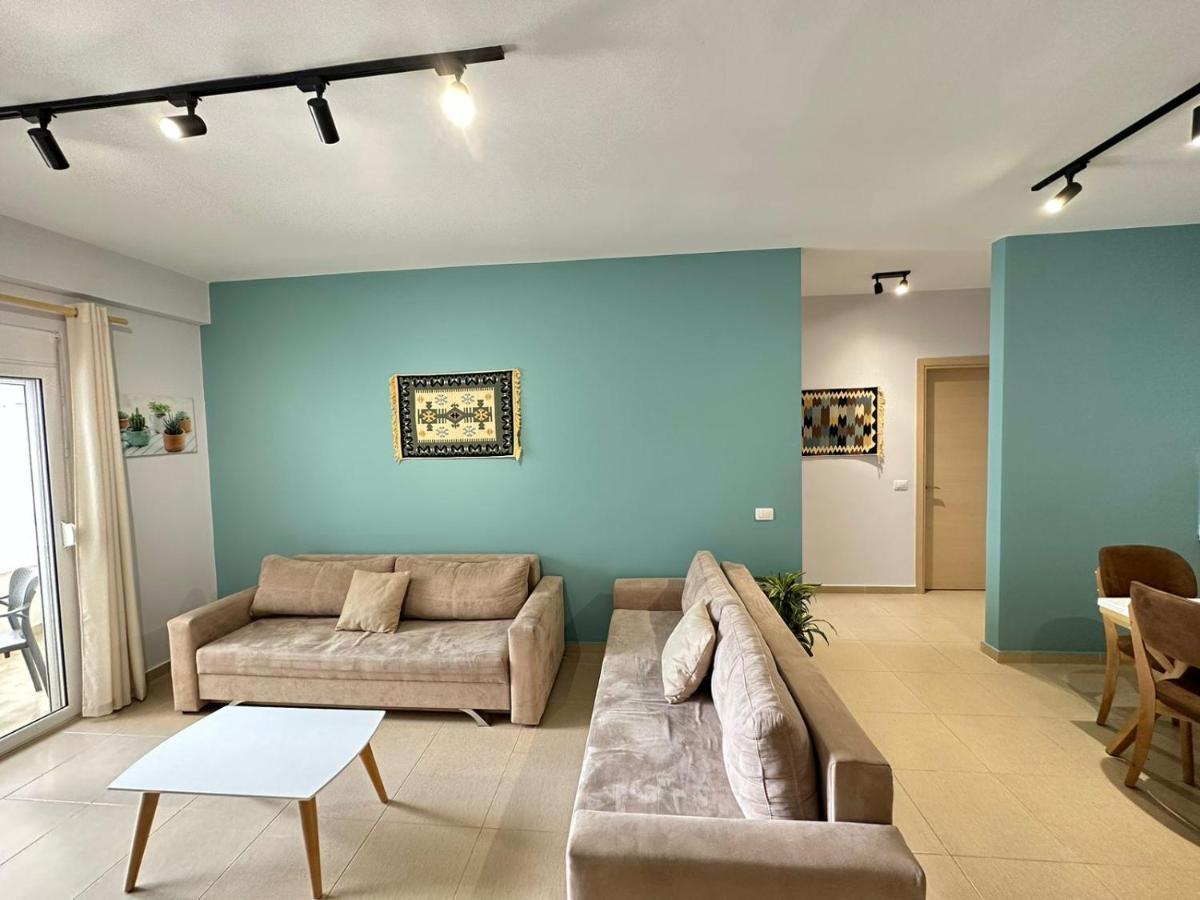 Trea Accomodations - On Private Beach With Sunbed & Umbrella فلورا المظهر الخارجي الصورة