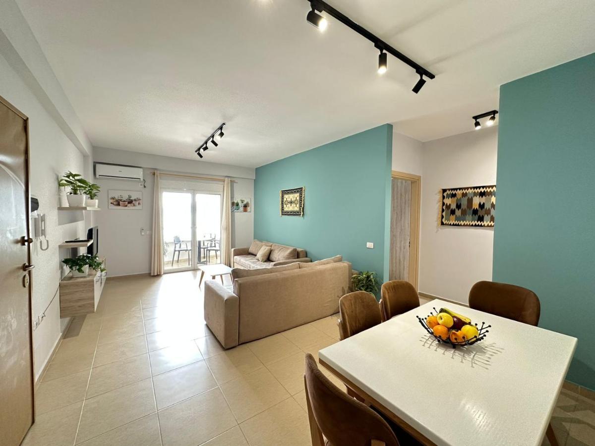 Trea Accomodations - On Private Beach With Sunbed & Umbrella فلورا المظهر الخارجي الصورة