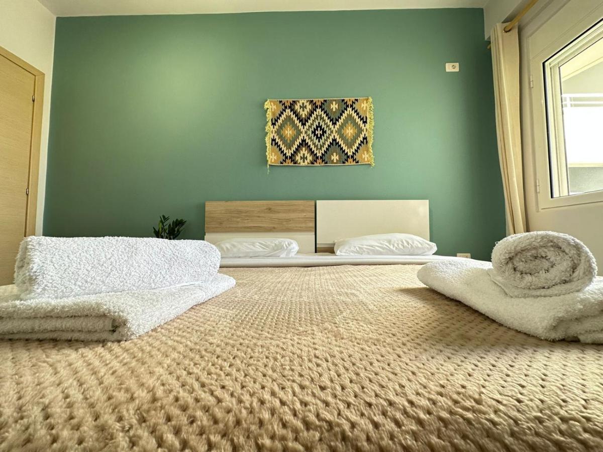 Trea Accomodations - On Private Beach With Sunbed & Umbrella فلورا المظهر الخارجي الصورة