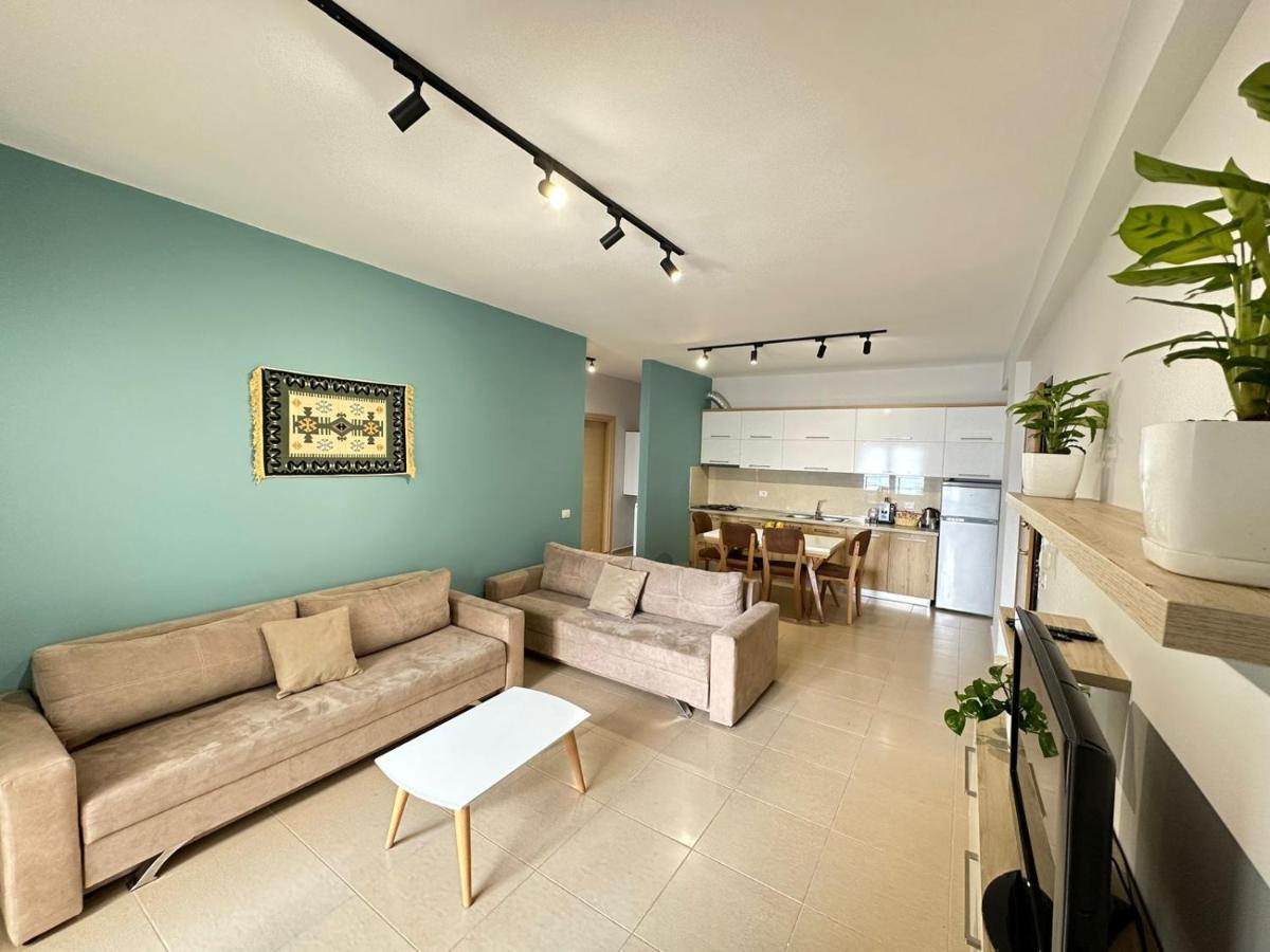 Trea Accomodations - On Private Beach With Sunbed & Umbrella فلورا المظهر الخارجي الصورة