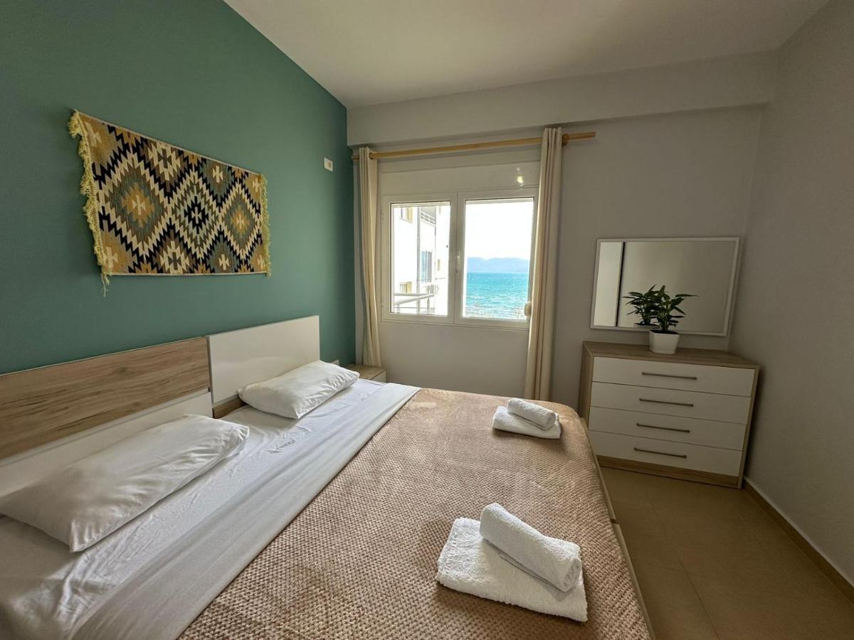 Trea Accomodations - On Private Beach With Sunbed & Umbrella فلورا المظهر الخارجي الصورة