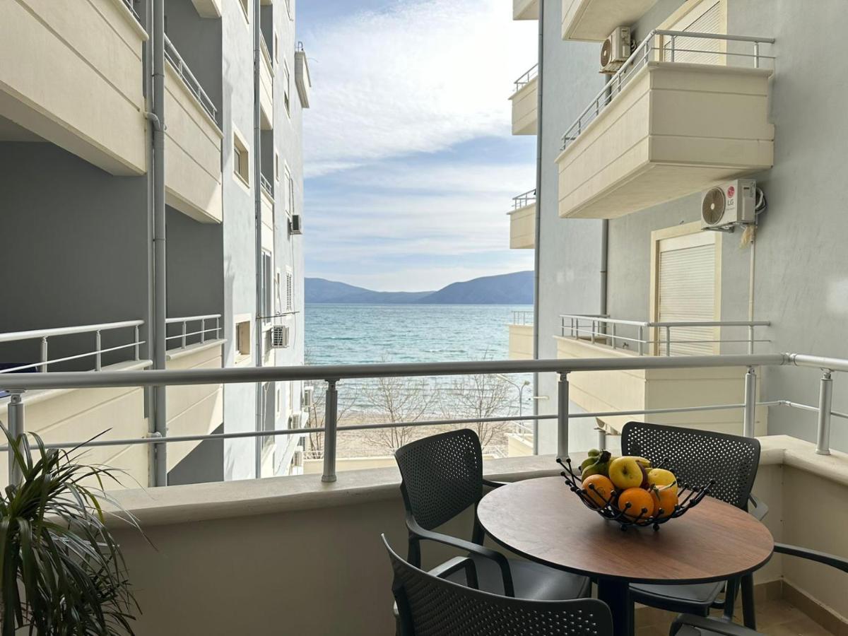 Trea Accomodations - On Private Beach With Sunbed & Umbrella فلورا المظهر الخارجي الصورة