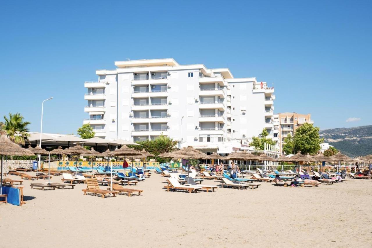 Trea Accomodations - On Private Beach With Sunbed & Umbrella فلورا المظهر الخارجي الصورة